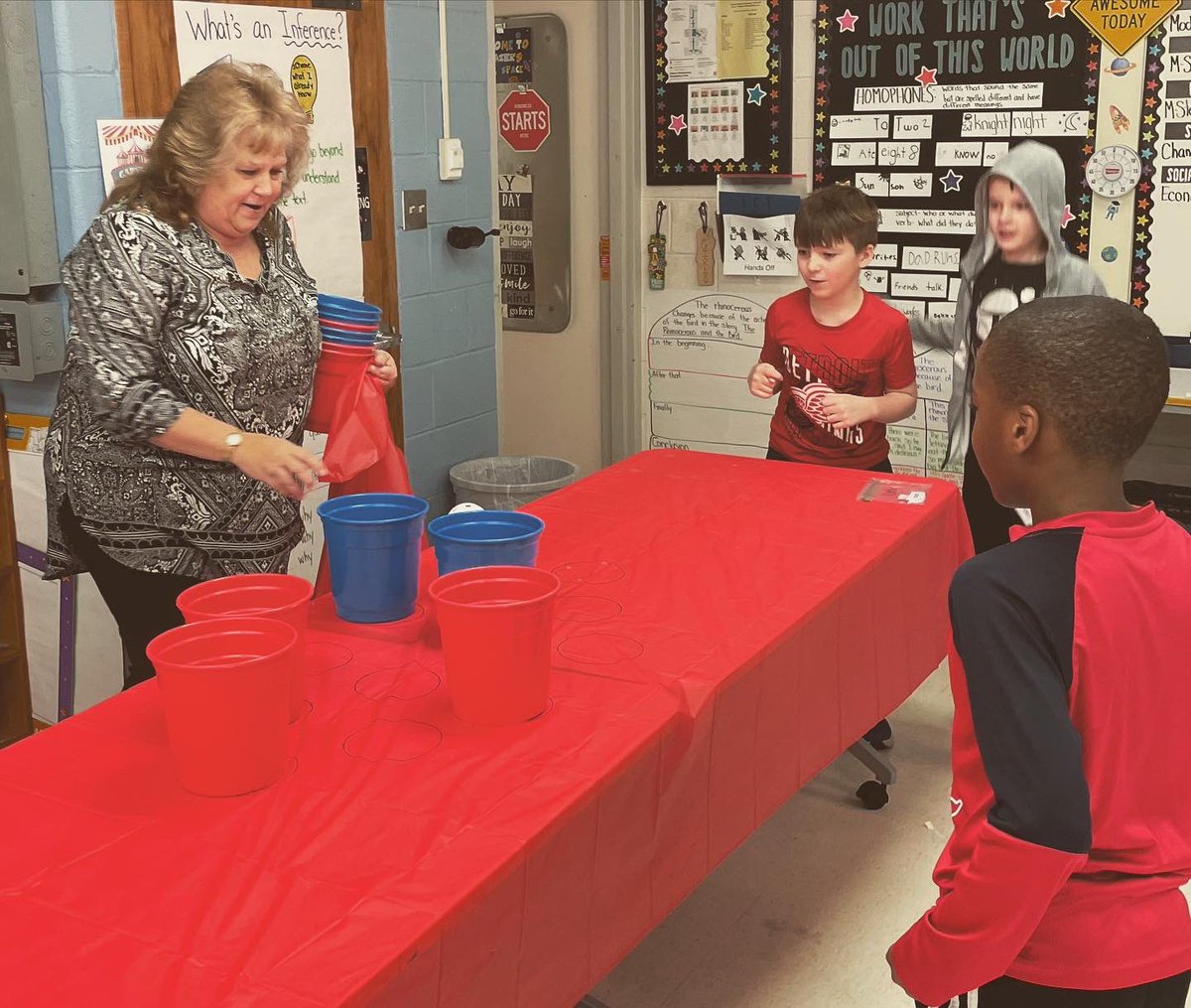 parenteauteach's tweet photo. We had a BLAST at our 3rd grade carnival! Students earned tickets to play games by working and trying hard during our test prep boot camp days. @mrstfrazier is a true ring leader 🍿🎪 #edisonshines https://t.co/mXgCr6cDfT