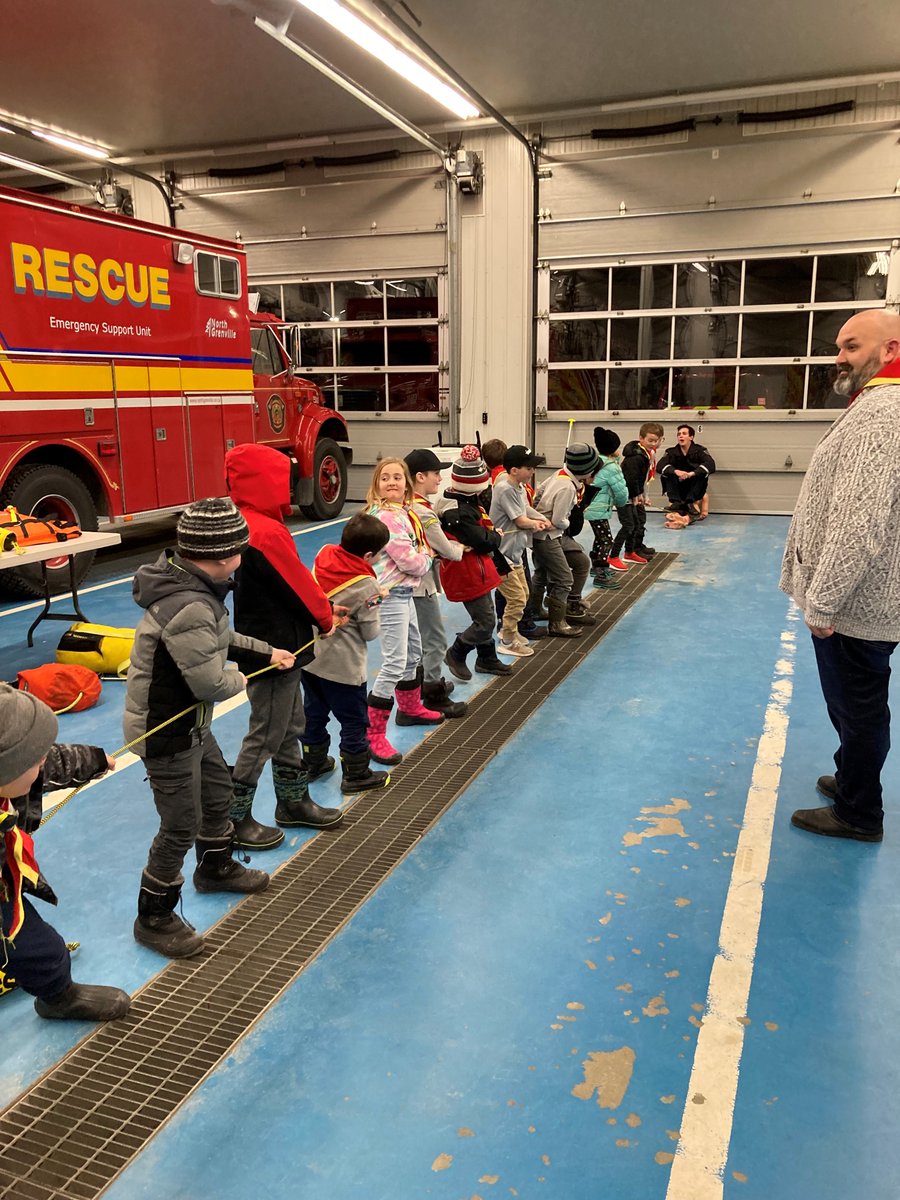 NG_FireService's tweet photo. The Kemptville Cubs visited the NG Fire Hall, Station 1, for a special ice water rescue presentation. Firefighters Jared Lamer and Brandan Hudson, with student firefighter Audrey Johnston, led some fun hands-on activities for the children to experience.
#NorthGrenville #NGFire https://t.co/dIO2KrI2Qx