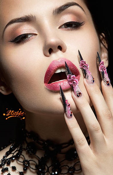 StickkeNails's tweet image. Gawdy Night Rose... Long Stiletto Shape Temp Nails! #stickkenails #artificialnails #tempnails #fakenails #springnails #springnaildesigns