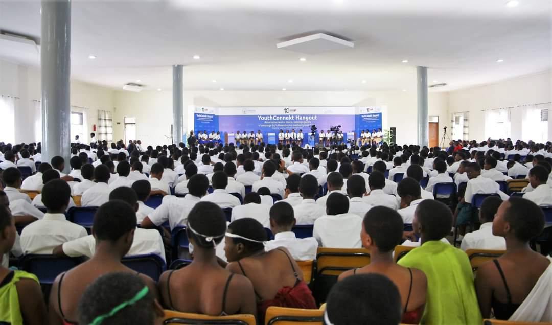 ASEVIF_Butare's tweet photo. Kuri uyu wa mbere , seminari nto yo ku karubanda yabaye iyambere inahembwa mu marushanwa ku muco, indangagaciro n'umurage mu Rwanda; akaba ari amarushanwa yateguwe na @IntekoyUmuco .

#Songa https://t.co/rmNAzDpqFh