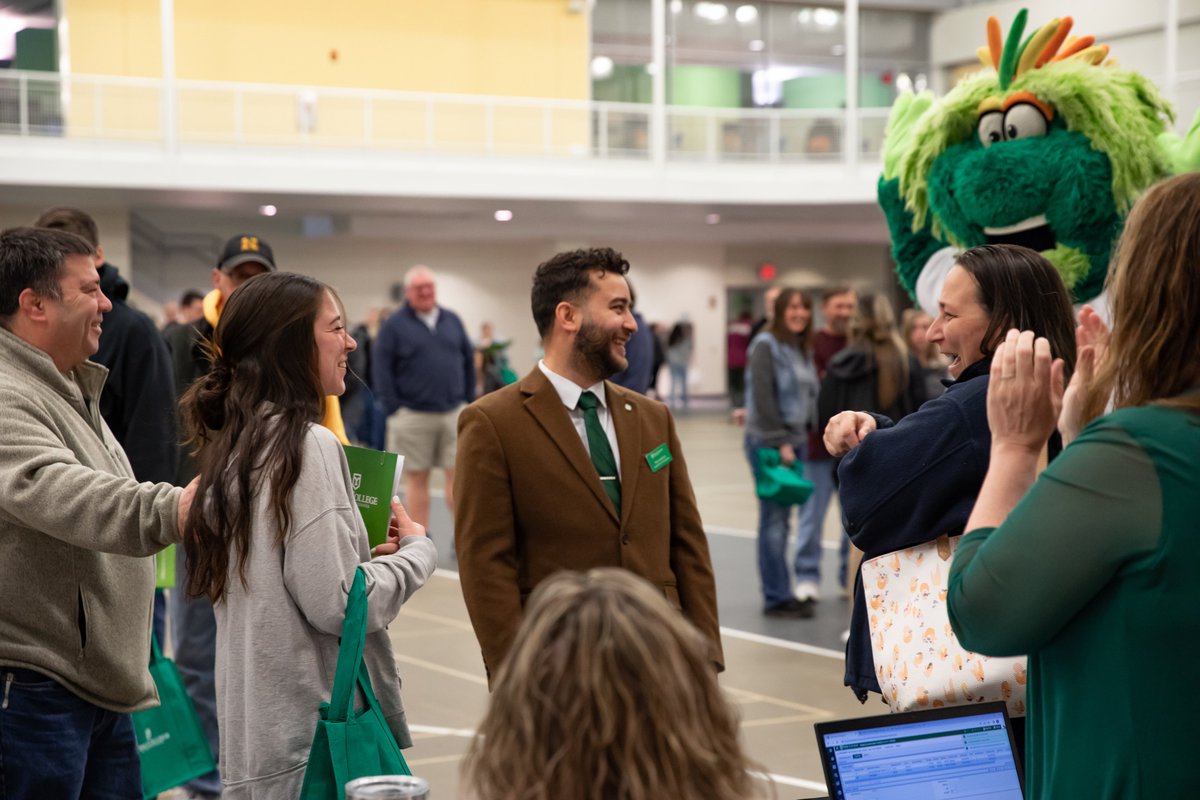 yorkcollegepa's tweet photo. We 💚 welcoming our future Spartans to campus! Join us for the next Accepted Student Day on April 15! ➡️ Register today! https://t.co/aKUcQBOobd
@YCPAdmissions 
#ThisIsYCP #YCPAccepted #YCPClassof2027 https://t.co/cHFLXVEiTY