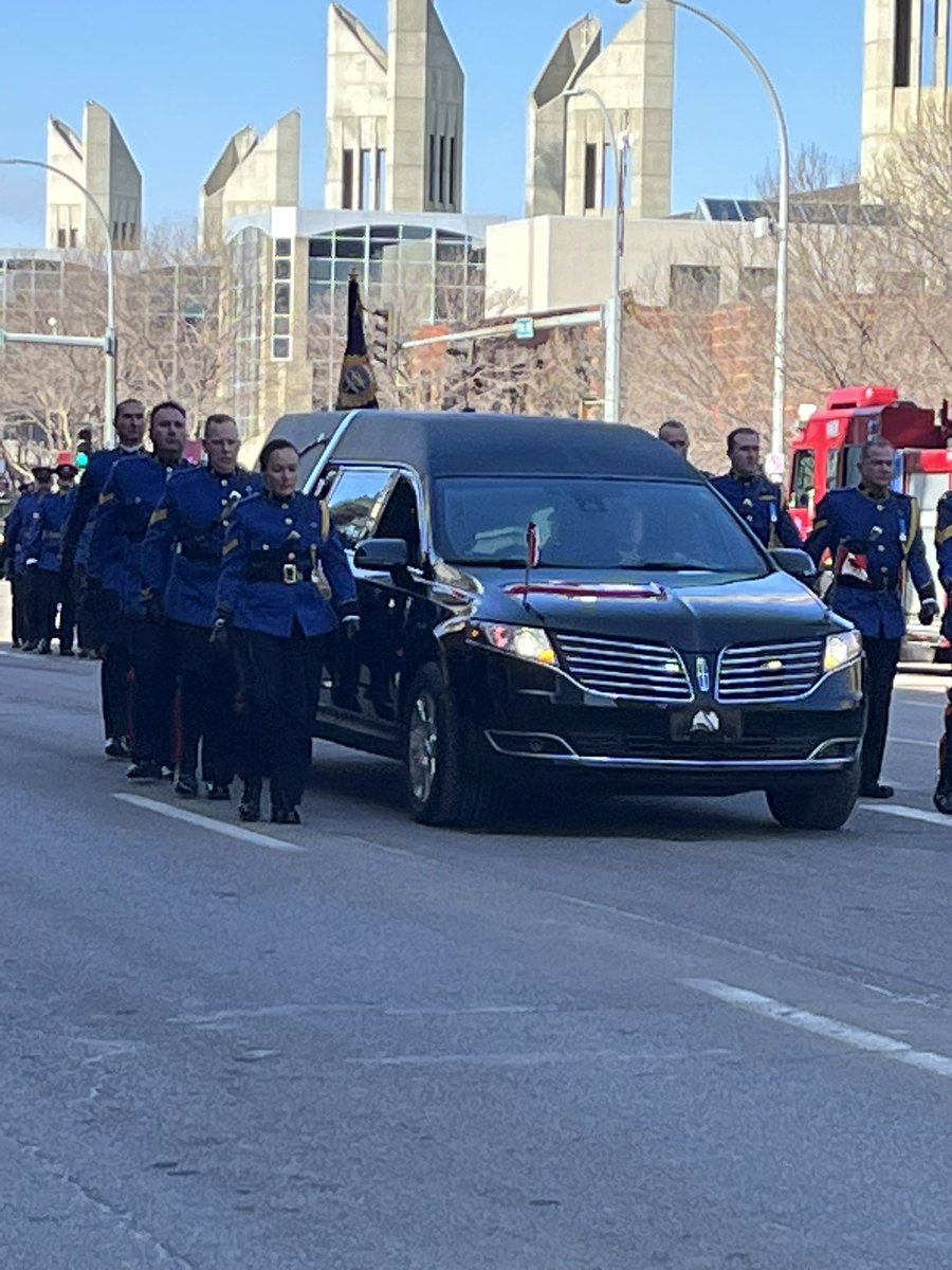 PoliceAssocON's tweet photo. We honour Const. Brett Ryan &amp; Const. Travis Jordan. Today’s service was a tribute to these generous, kind and brave men who would go beyond the call of duty to help people. They made the ultimate sacrifice for the work they loved #NeverForgotten #HeroesInLife https://t.co/vyCx1ZVnUN