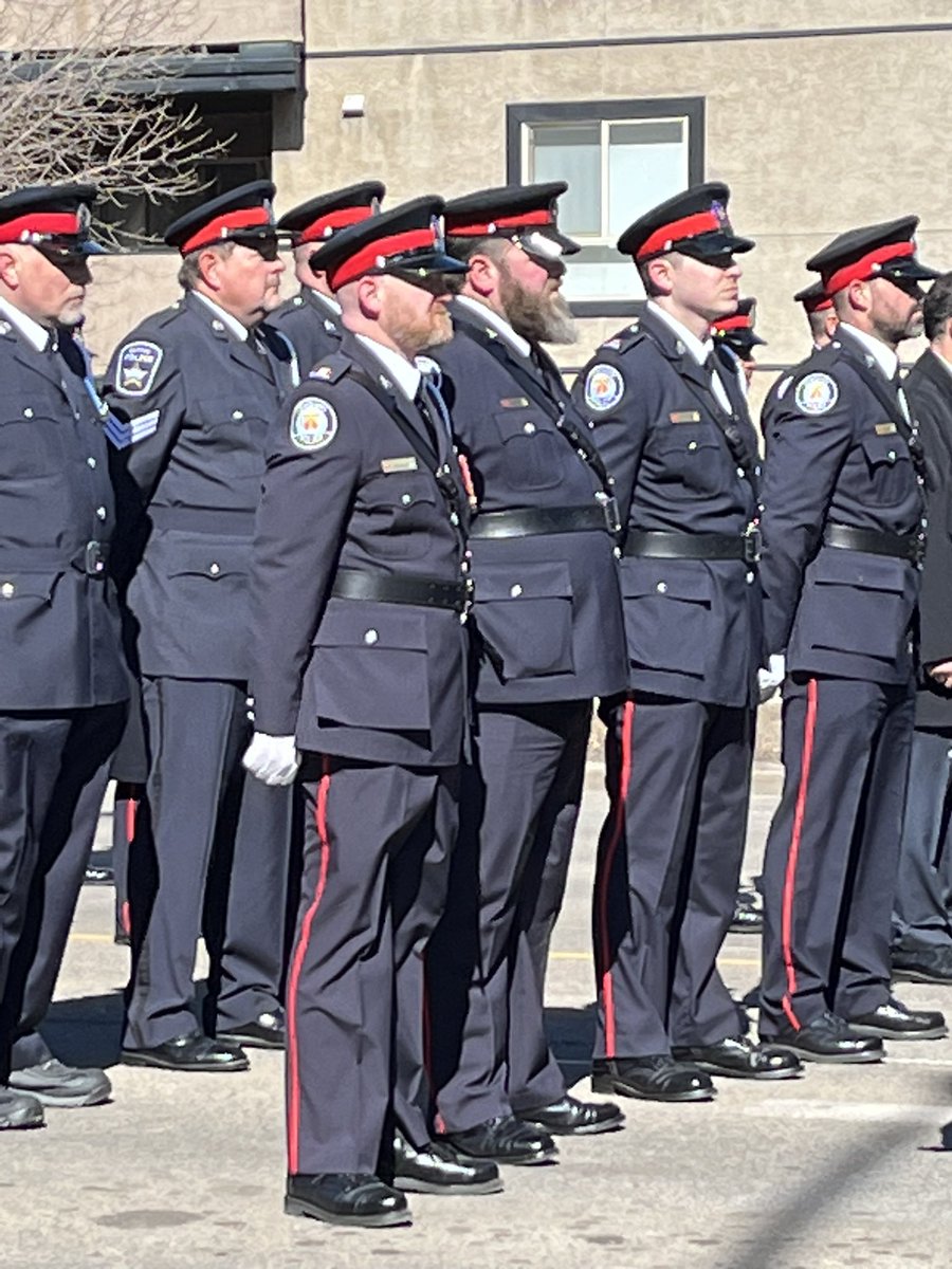 PoliceAssocON's tweet photo. We honour Const. Brett Ryan &amp; Const. Travis Jordan. Today’s service was a tribute to these generous, kind and brave men who would go beyond the call of duty to help people. They made the ultimate sacrifice for the work they loved #NeverForgotten #HeroesInLife https://t.co/vyCx1ZVnUN