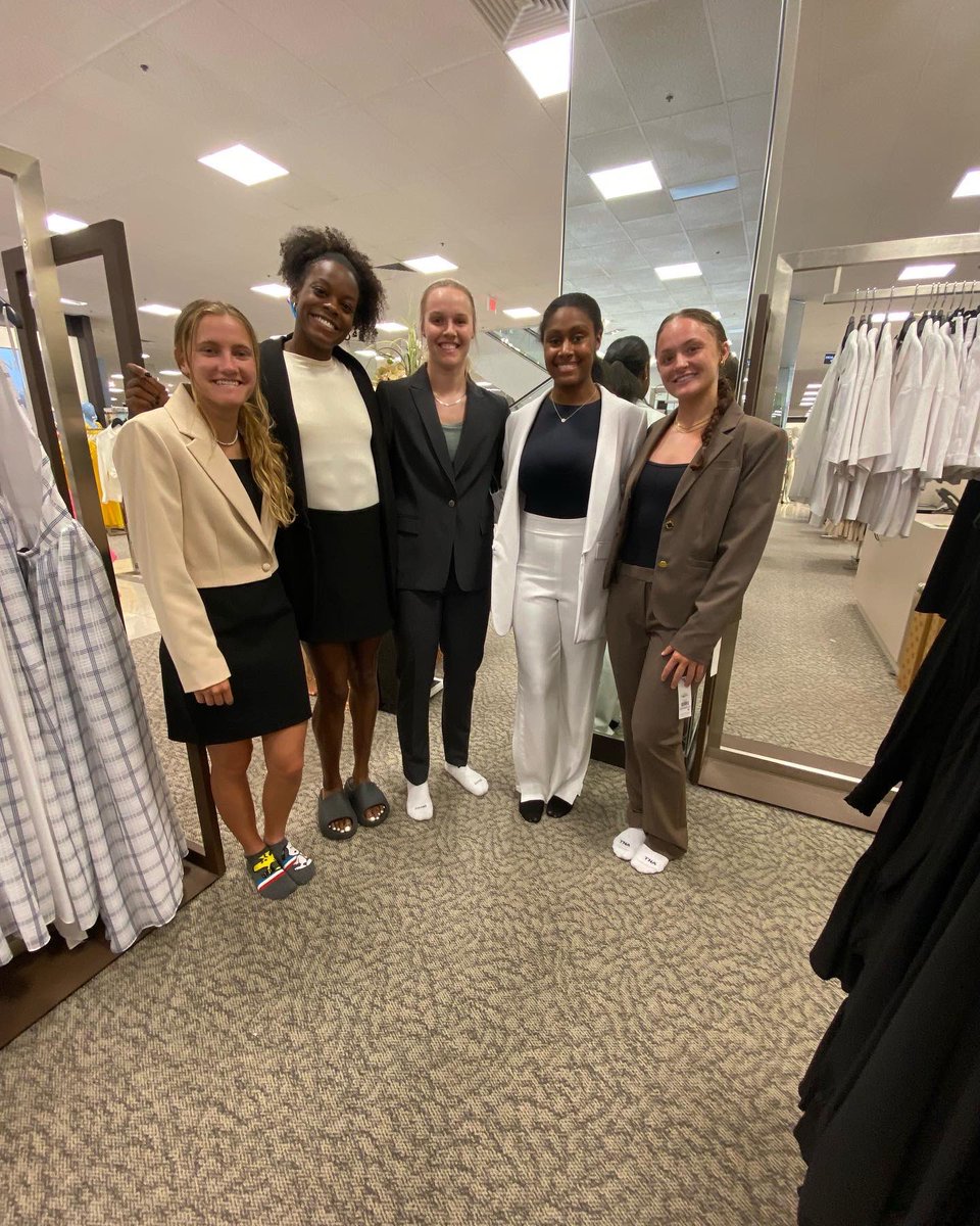 GatorsExp's tweet photo. Sweats ➡️ Suits

Part 1: Building the professional wardrobe of these Gators👔💼

#PreparedProfessionals https://t.co/fwJU70mw4m