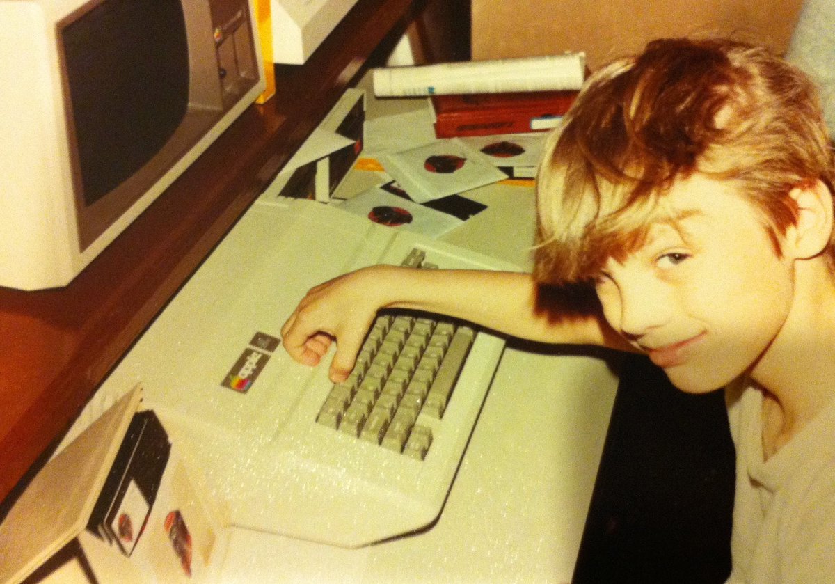 playSUPERVIVE's tweet image. 2nd is Matt '@goodpathfinding' Findley as Principal Game Designer! Matt's been in the industry for 20+ years, most recently from @Bungie where he worked on and ran the teams that made @DestinyTheGame bosses for 7 years.

Here's young Matt at his first all-night game dev session.