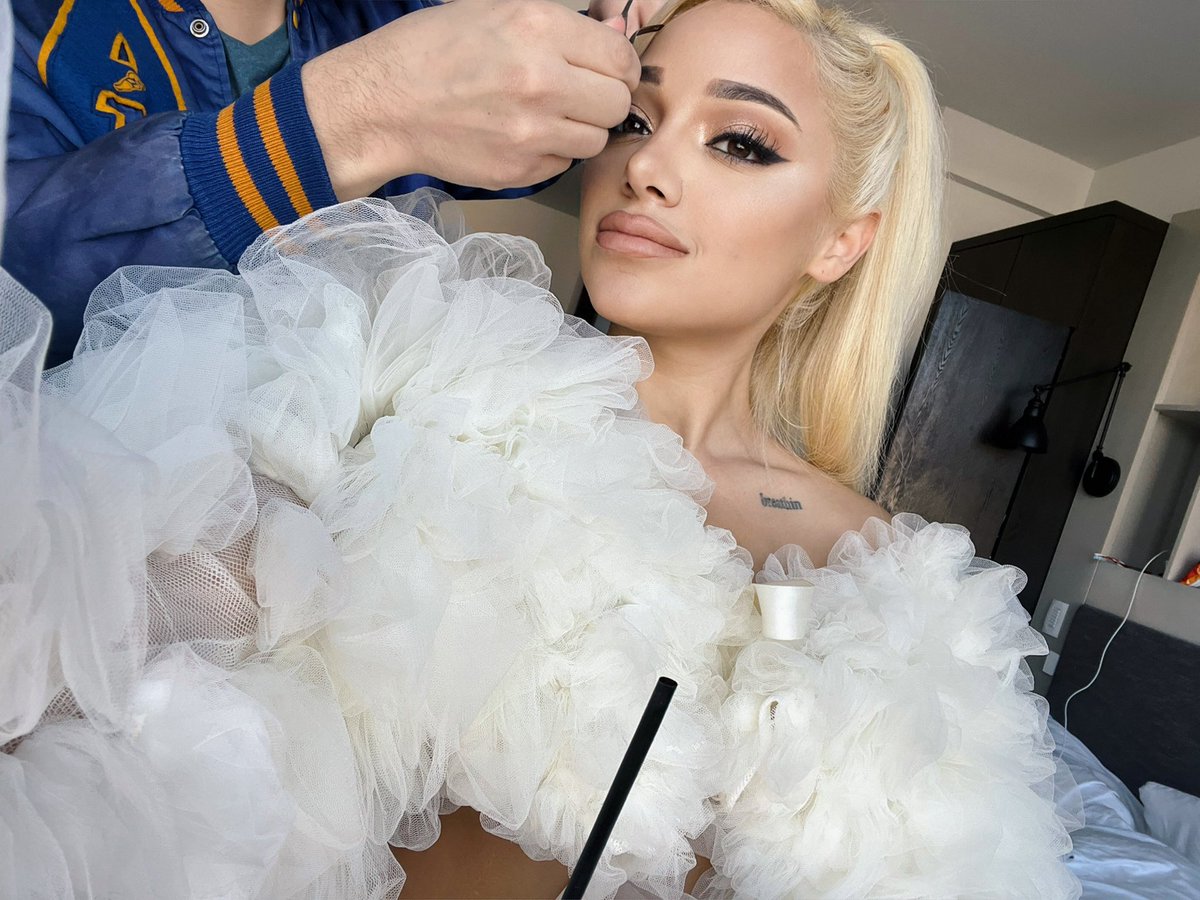 gabi demartino tweet media