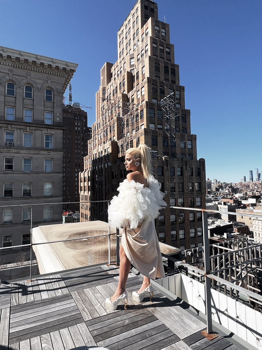 gabi demartino tweet media