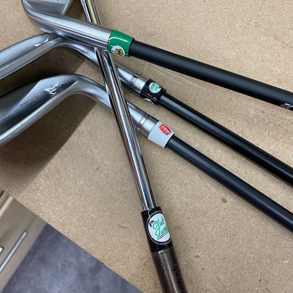 GolfWRX's tweet photo. 🚨𝑮𝒐𝒍𝒇𝑾𝑹𝑿 𝑮𝒊𝒗𝒆𝒂𝒘𝒂𝒚!🚨

We are giving away a complete set of Blackswan Golf ferrule wraps to 5 lucky followers!

HOW TO ENTER!⬇️ 
▪️ FOLLOW @GolfWRX &amp; @Blackswan_Golf 
▪️ LIKE &amp; RETWEET THIS POST

Winners will be randomly selected Sunday April 2nd. Good luck!🤞 https://t.co/1Pgbz2ArBX