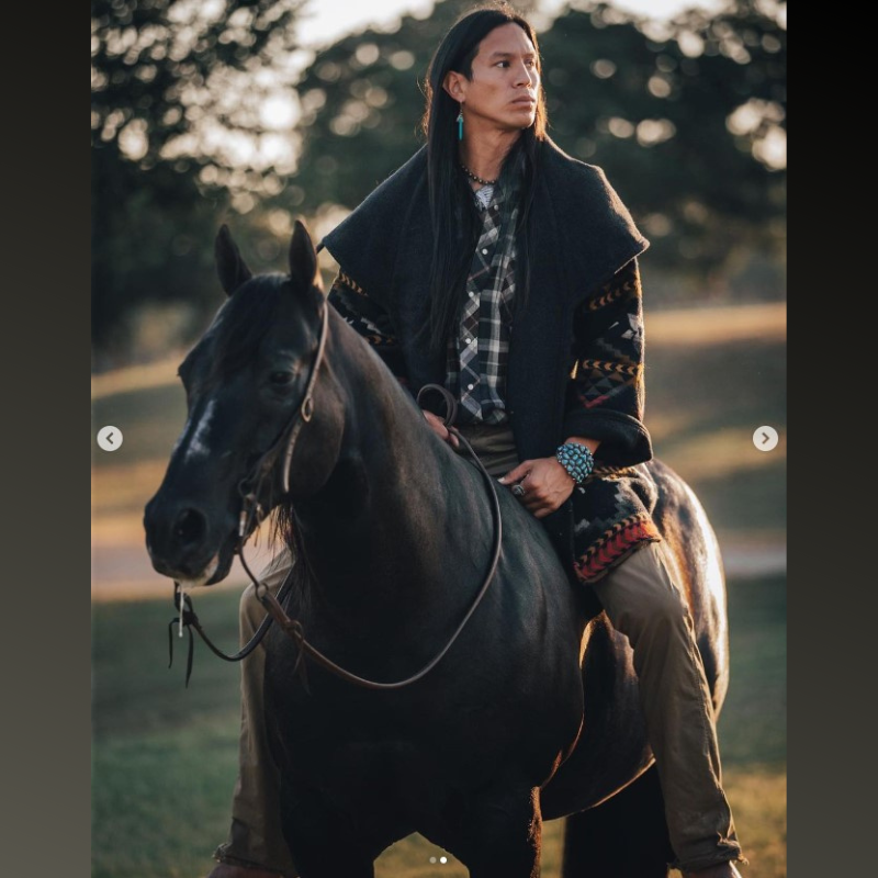 BeautyObjects's tweet photo. ObjectsOfbeauty Kingman Turquoise Pear Shaped Ring featured in Cowboys &amp; Indians Fall... @cowboysindiansmagazi #cowboysandindiansmagazine #yellowstonetv #ooblove #objectsofbeauty #shopoob #kingmanturquoisering #kingmanturquoise #choctaw #nativeamerican #horse #nativeamericanhorse https://t.co/A71kXVPggD