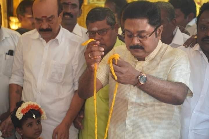 asaisethu's tweet photo. கழக பொதுச்செயலாளர் 
மக்கள் செல்வர் திரு #டிடிவி_தினகரன் அவர்களின் தலைமையில் ....

திருச்சி மாநகர் மாவட்ட கழக தகவல் தொழில்நுட்ப பிரிவு செயலாளர்

திரு #MK_குமார் அவர்களின் திருமணத்தை நடத்தி ��ைத்து மணமக்களை வாழ்த்தினார்...
வாழ்க வளமுடன் வாழ்த்துகள் மணமக்களே    ...💐💐💐 https://t.co/GbwgXeSzKE