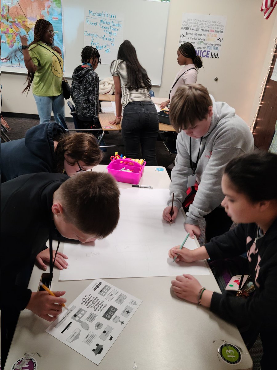 MrsMInman06's tweet photo. Urban Game Day! Ss working together to create a growing city from a quiet English village. #BMSMAKEITHAPPEN @BMSatRSD2 https://t.co/jISBEjgczs