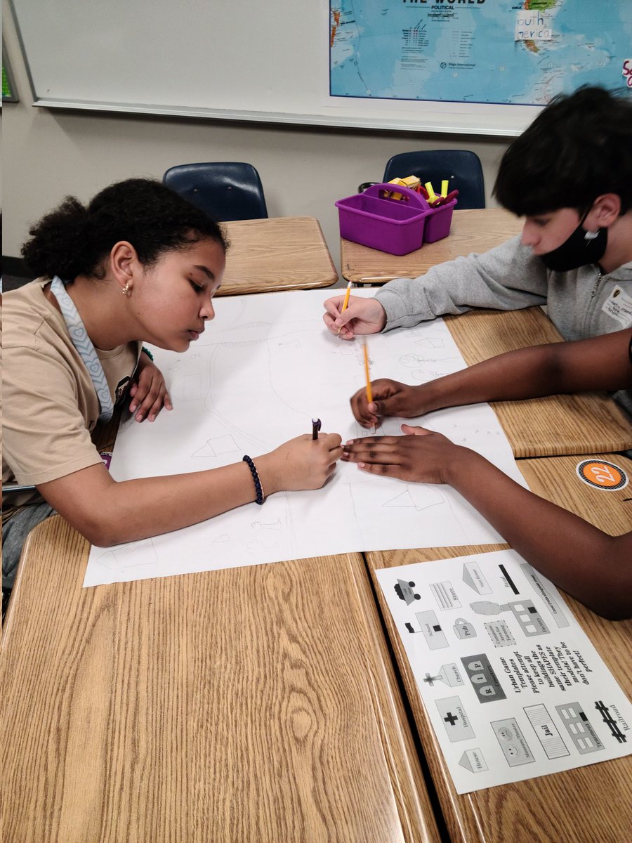 MrsMInman06's tweet photo. Urban Game Day! Ss working together to create a growing city from a quiet English village. #BMSMAKEITHAPPEN @BMSatRSD2 https://t.co/jISBEjgczs