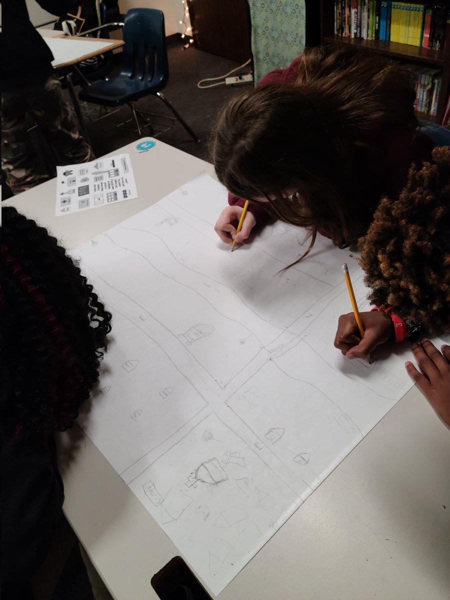 MrsMInman06's tweet photo. Urban Game Day! Ss working together to create a growing city from a quiet English village. #BMSMAKEITHAPPEN @BMSatRSD2 https://t.co/jISBEjgczs