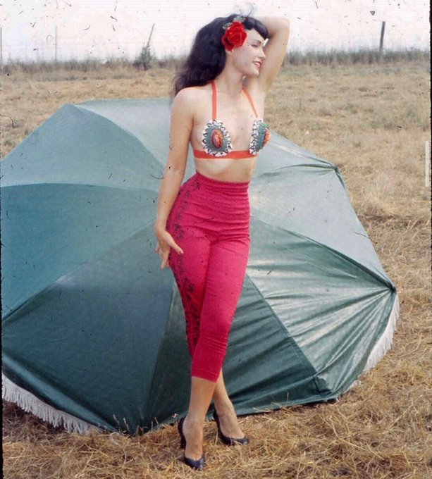 🌞 Wishing all you Bettie babes and beaus a bright beautiful week! 🌺 https://t.co/CEl9LwlJzL