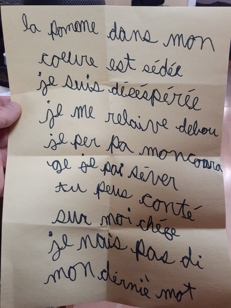 DavidGoudro's tweet photo. Maudit lundi de marde?
Je te prête le poème de ma grande fille. 
De rien. https://t.co/fCfCmjj5de