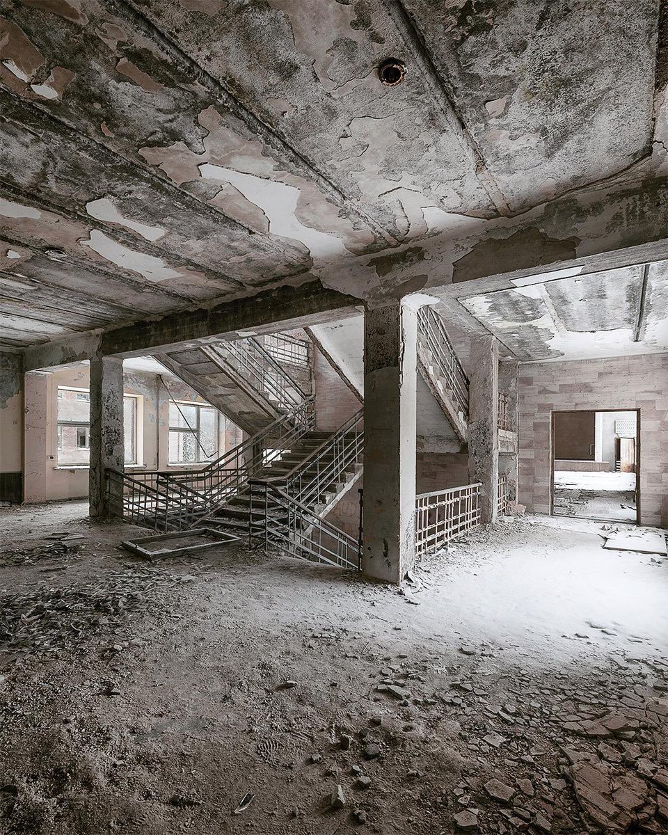 This place can take a nuke 💣

#abandoned
#abandoned_nordic
#urbex
#soviet
#photograghy 

@tanja_palmunen