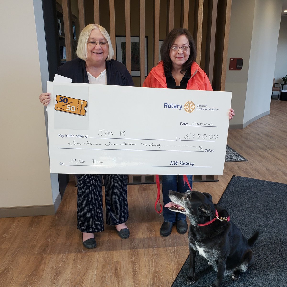Jean M. from Kitchener, the winner of the first round of Rotary 5050kw.ca lottery came by to pick up her cheque. The next round has started and the first early bird is coming up on April 12. Get your tickets !! Proceeds support @kidsability #kitchener #waterloo