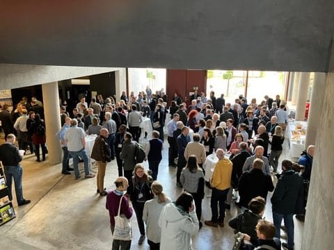 FGSV_eV's tweet photo. Live aus Weimar: Beim Symposium zur "Verkehrssicherheit von Straßen" trotz Streik ein volles Haus! Der erste Tag war ein Erfolg, mit spannenden Vorträgen und Diskussionen. Gemeinsam müssen wir für sichere Straßen eintreten. Morgen geht's weiter!  #Verkehrssicherheit #Weimar https://t.co/04iV6zQuns