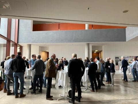 FGSV_eV's tweet photo. Live aus Weimar: Beim Symposium zur "Verkehrssicherheit von Straßen" trotz Streik ein volles Haus! Der erste Tag war ein Erfolg, mit spannenden Vorträgen und Diskussionen. Gemeinsam müssen wir für sichere Straßen eintreten. Morgen geht's weiter!  #Verkehrssicherheit #Weimar https://t.co/04iV6zQuns