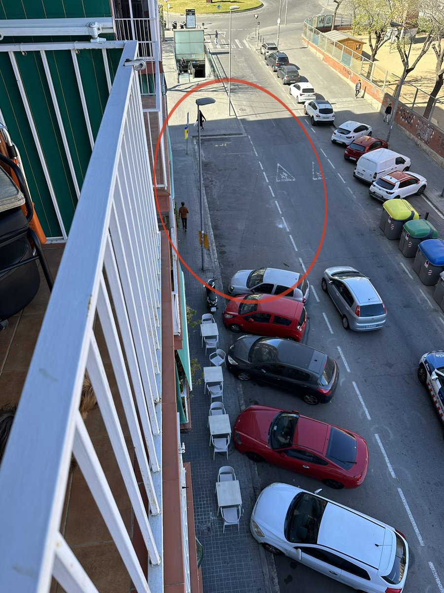 BAETVLO's tweet photo. @Totbadalona Fa una setmana ja es va prohibir estacionar aquí a #JuanValera #SantMori #Llefià i ara veig perquè. Content de gaudir de mobilitat sostenible a la porta de casa! Molts no tenim bici per falta d’espai a casa… https://t.co/3pPQr7wLNt
