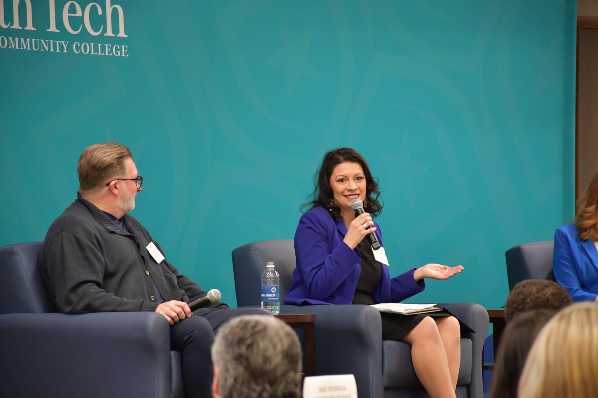 We're on the campus of <a href="/ForsythTechCC/">Forsyth Tech</a> at the first convening of #Avanza. Community college leaders and resource experts are discussing how to better serve NC's Latino student population. @Awake58NC