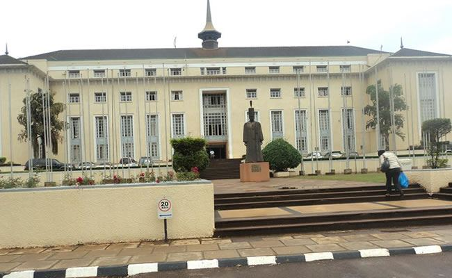 bbstvug's tweet photo. Obwakabaka bwa Buganda buli mukunoonya obuwumbi 6.5 okuzimba amalwaliro 3 agali ku mutendera gwa "health centre IV". Buli ddwaliro lisuubirwa okumalawo obuwumbi 2.5 nga gaakuzimbibwa mu masaza 3 okuli Buddu, Kyaggwe ne Ssingo. Enteekateeka eno esuubirwa okumalirizibwa mu myaka 3 ng'ekigendererwa kyakusitula mutindo gwa byabulamu mu bantu ba Ssabasajja Kabaka. #BBSKATI #BBSGambuuze #BBSAgeesigika