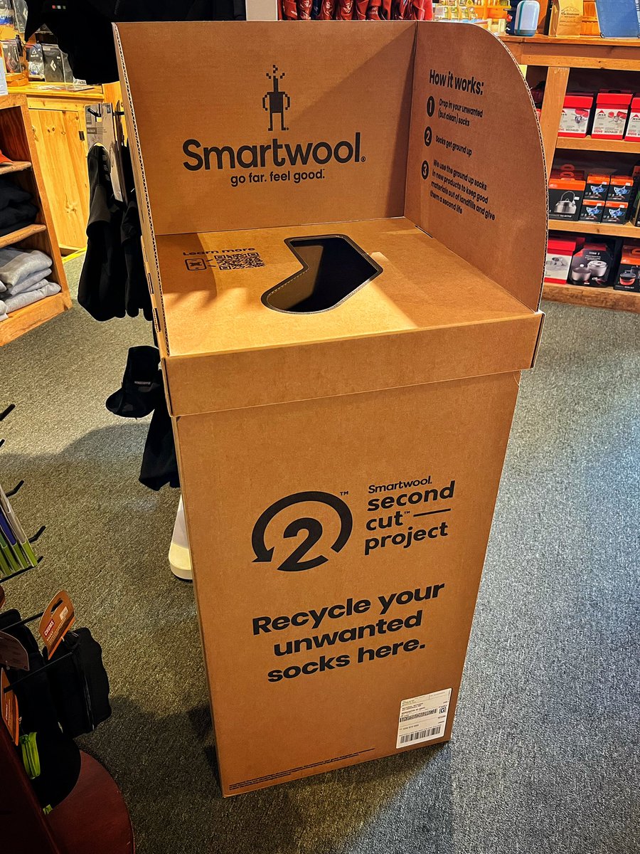 itsbaer999's tweet photo. Now through the end of April you can donate your (clean) old socks at The Mountaineer to be recycled into sustainable dog beds! Thanks to @Smartwool and their #SecondCut project! https://t.co/imAlXczgb8