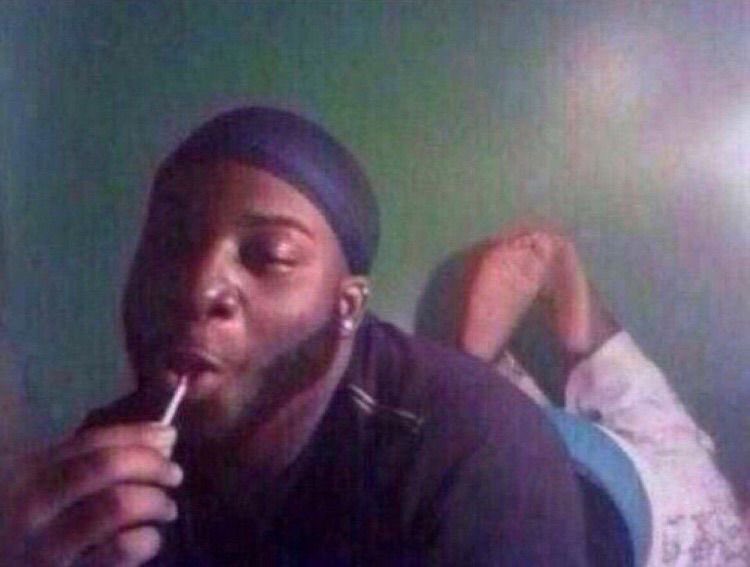 me looking at all the hearts pop up on my story: