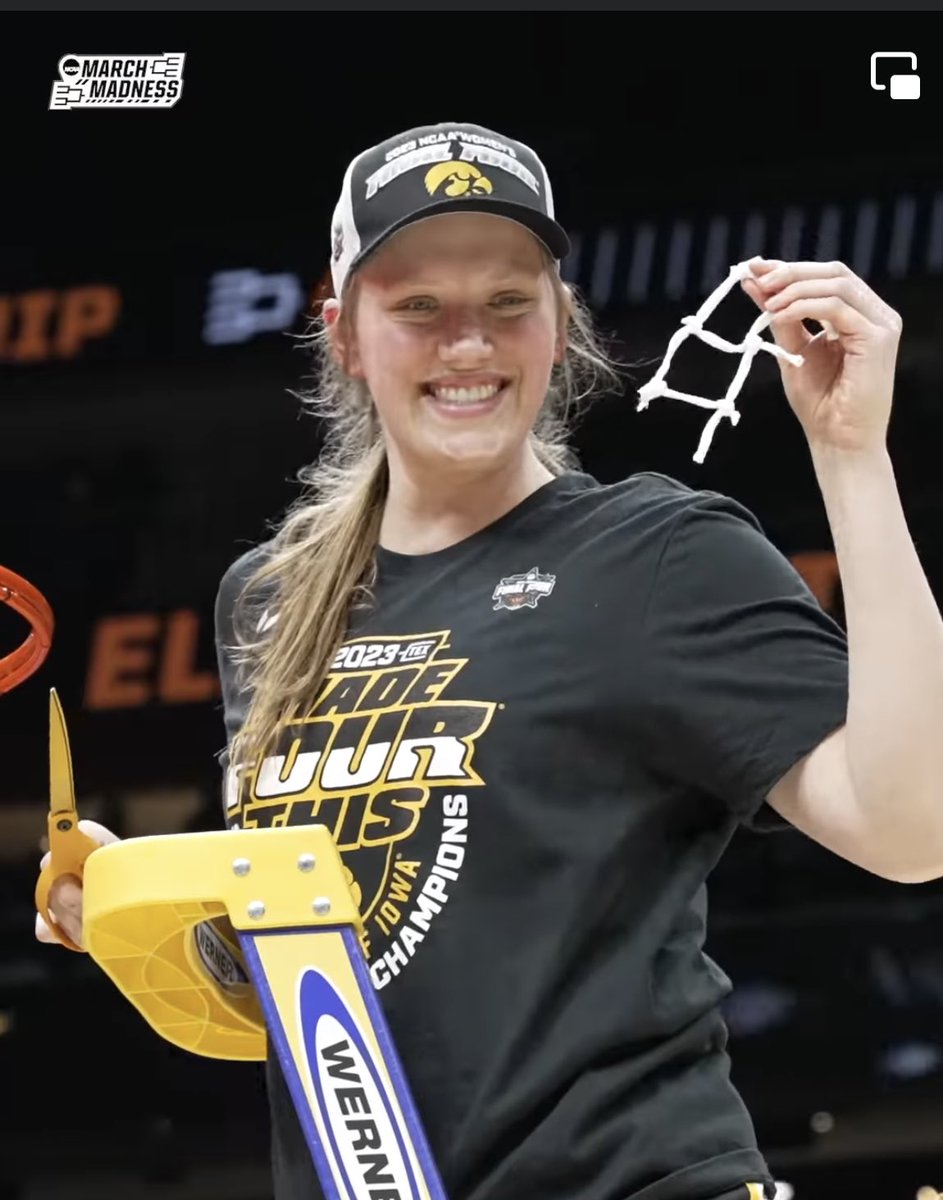 mobile_mamma's tweet photo. Great job @IowaWBB ladies! We live watching our local superstar @sgoodman40! #basketball #marchmadness #hawkeyes #localstar https://t.co/u0W6TreSeQ