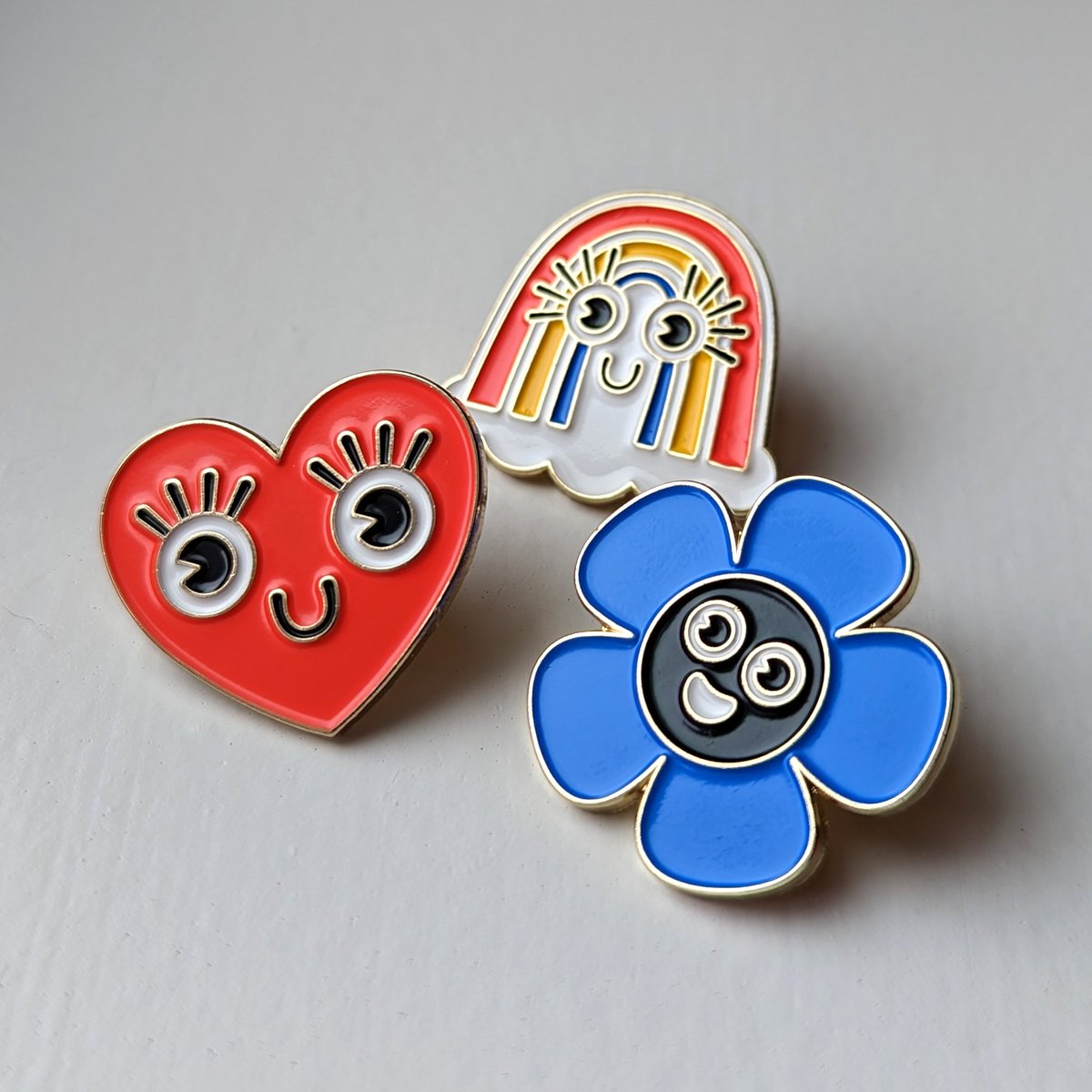 Introducing...

🎉 Official Collector Tokens - All holders are now eligible to claim a free Fragile Family Collector token!

🎉 Fragile Friends Merch - Enamel pins are now available in my online shop (+ collector discounts!)

Full details below ↓🧵