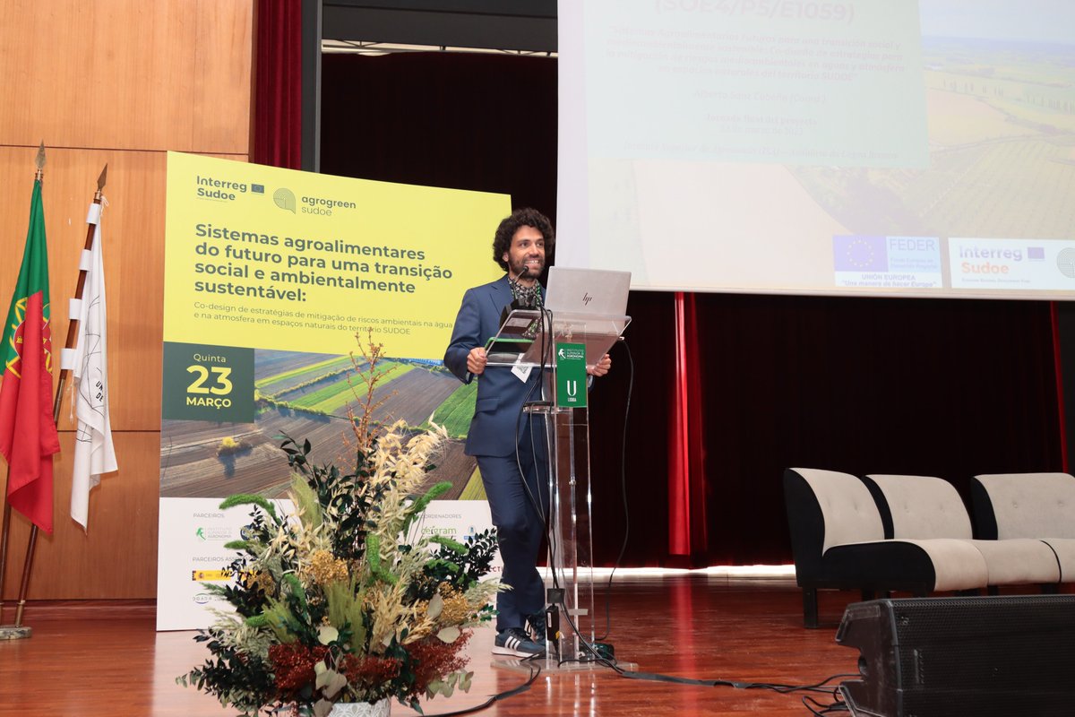 AgroGreenSUDOE's tweet photo. Maria do Rosário Cameira, Profesora del @isagronomia e investigadora del proyecto #AgroGreen-SUDOE (@Sudoe5), estuvo a cargo de presentar a los asistentes la estructura de la jornada. Acto seguido, Alberto Sanz Cobeña, expuso los objetivos, estructura y logros alcanzados. https://t.co/vbMh8grLaF