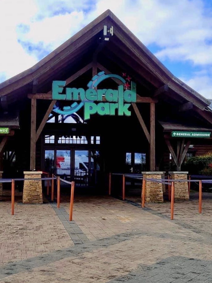 ireland_efast's tweet photo. EFAST EMS are delighted to have been awarded the contract for medical services to the newly renamed Emerald Park. We were onsite last weekend for the grand opening and the atmosphere was electric! 
 Looking forward to seeing you all there🙂 https://t.co/pkfbk3YaHQ