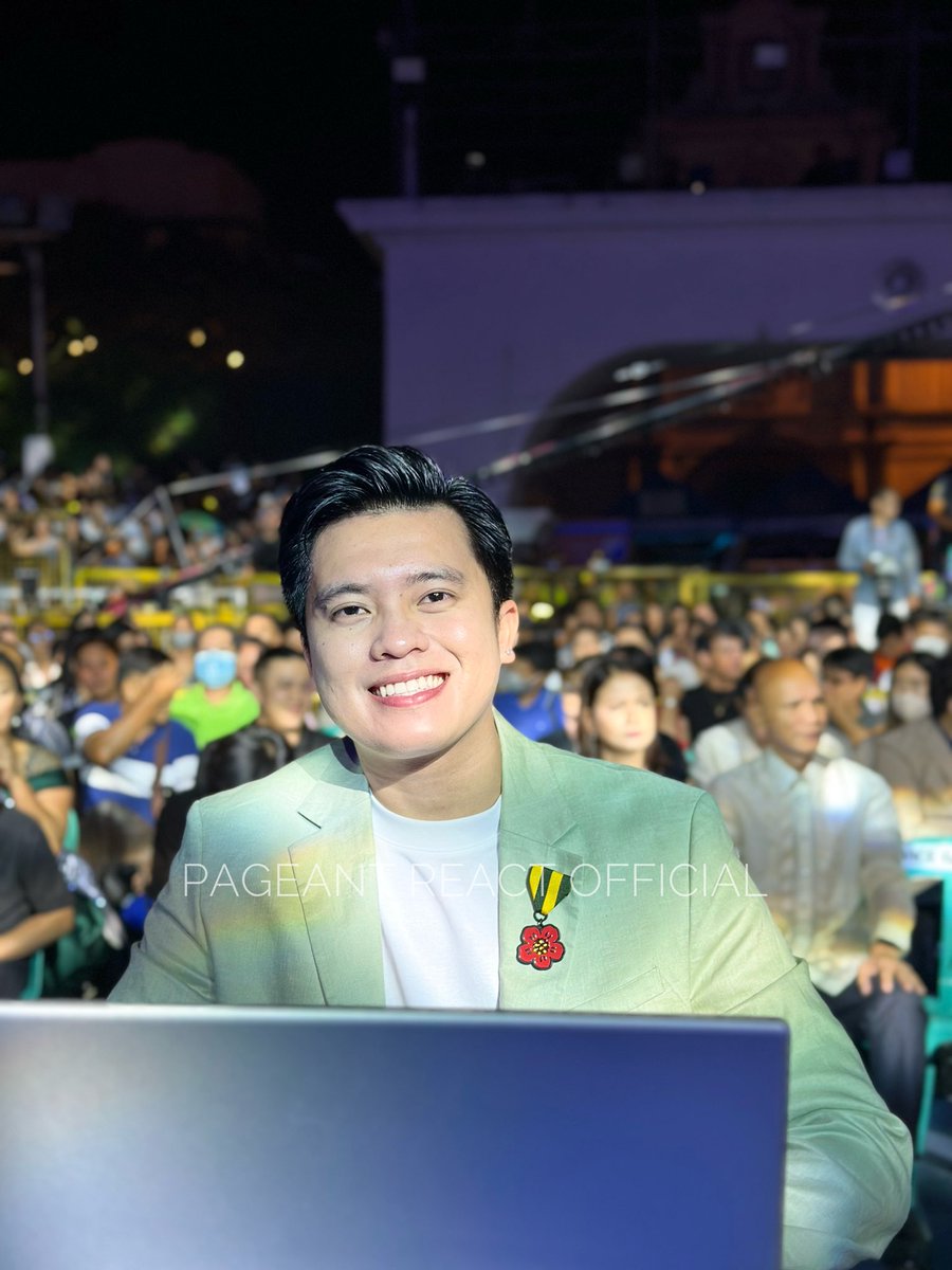 pageantreact's tweet photo. MEET | The distiguished panel of judges during the selection, proclamation and coronation of Miss City of San Fernando, La Union.
@arnoldhan_
@btyqnmkr
@wize_estabillo
@kimpoyfeliciano
#CityOfSanFernando #LaUnion
#PageantReactOfficial #PageantReact https://t.co/A4vXvxzfgT
