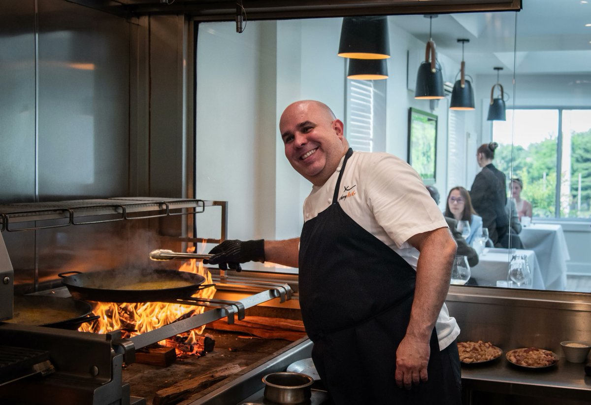chefdannylledo's tweet photo. Happy National Paella Day! I grew up making paella with my father (also a chef) for family gatherings in his hometown in Spain's Valencian community. On the tasting menu at @xiquetdl, our rices dishes are made in the paella method, but with a singular focus on one stellar product https://t.co/XFN1Dfou7o