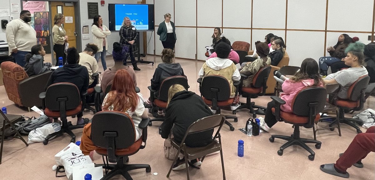 TAPPSchool's tweet photo. Shout out to @NorthpointeBank & @homepagerealty teams for sharing insights on how to become a homeowner/credit score basics/generational wealth during a recent Ask the Experts session! π¦πΈ #financialawareness #northpointebank #homepagerealty https://t.co/CcJKNAPIi3