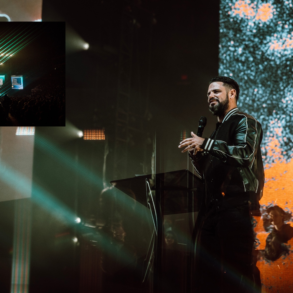 rocketrepublic's tweet photo. Shots from the @elevationworship tour with the 12 Verse Challenge – Part 1 // @StevenFurtick 

All shots by https://t.co/uKA8pA6sGR ⚡️ https://t.co/oZwCs7nElO