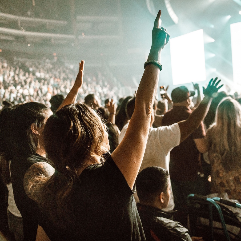 rocketrepublic's tweet photo. Shots from the @elevationworship tour with the 12 Verse Challenge – Part 1 // @StevenFurtick 

All shots by https://t.co/uKA8pA6sGR ⚡️ https://t.co/oZwCs7nElO