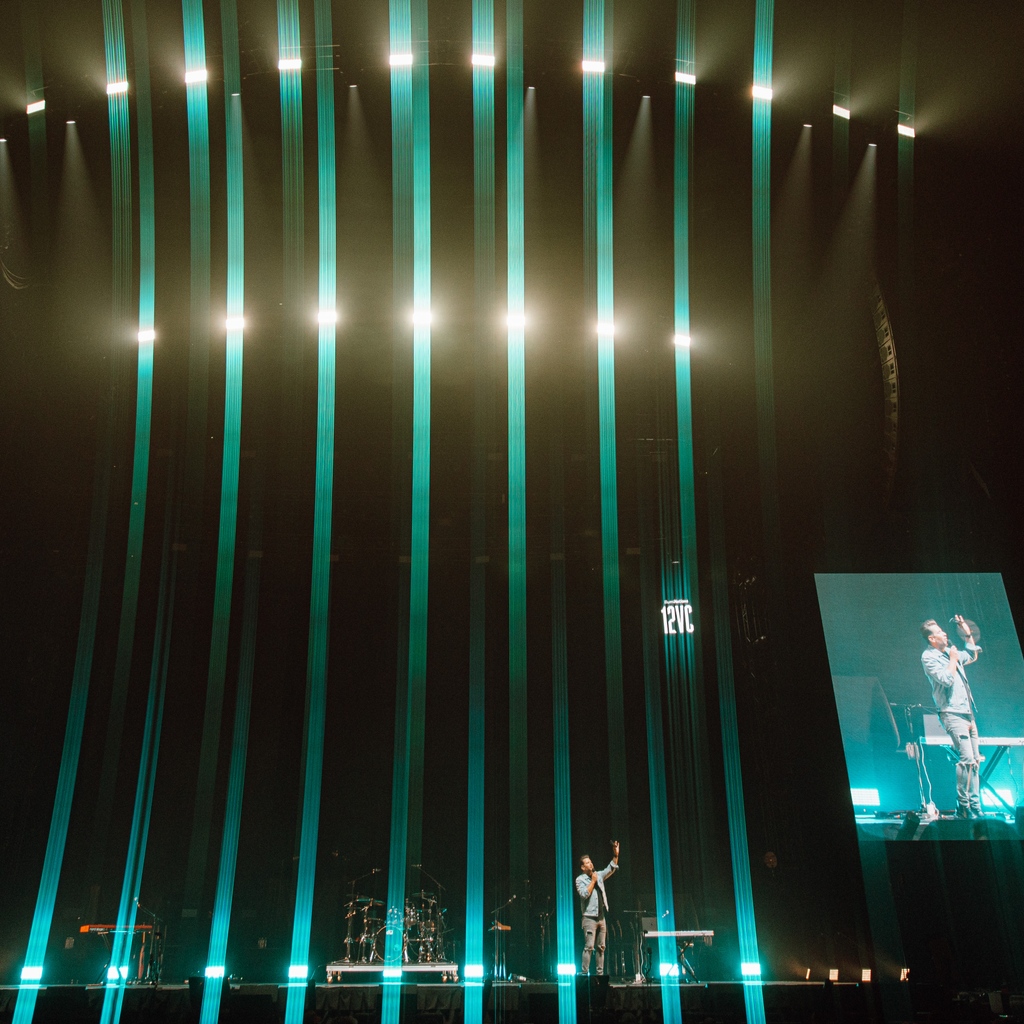 rocketrepublic's tweet photo. Shots from the @elevationworship tour with the 12 Verse Challenge – Part 1 // @StevenFurtick 

All shots by https://t.co/uKA8pA6sGR ⚡️ https://t.co/oZwCs7nElO
