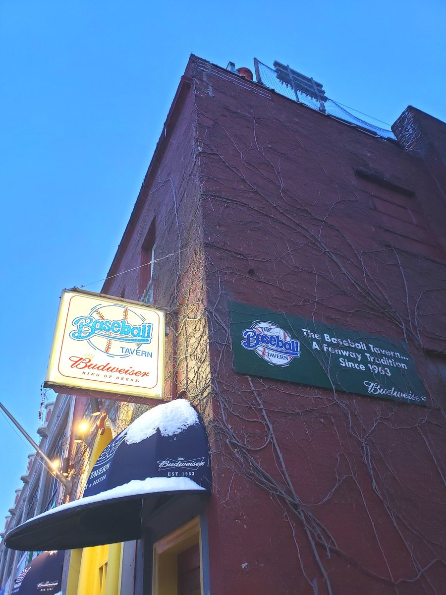 OnlyInBOS's tweet photo. The Baseball Tavern in 2019 vs 2023. https://t.co/nVtEKTl4Ty