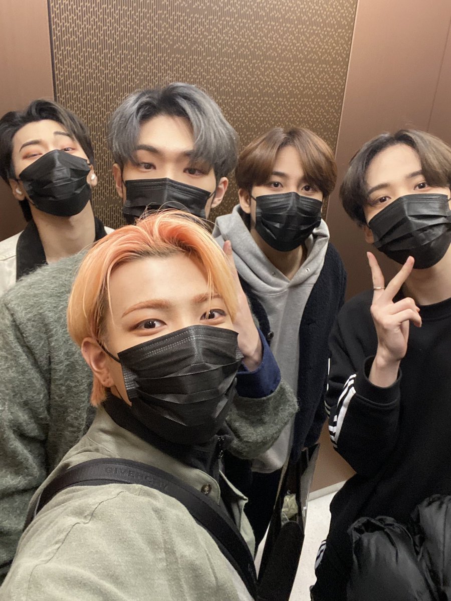timeto_KHJ's tweet photo. [220328] 공트

#에이티즈 #ATEEZ #홍중 #hongjoong https://t.co/9CItE5pCLV