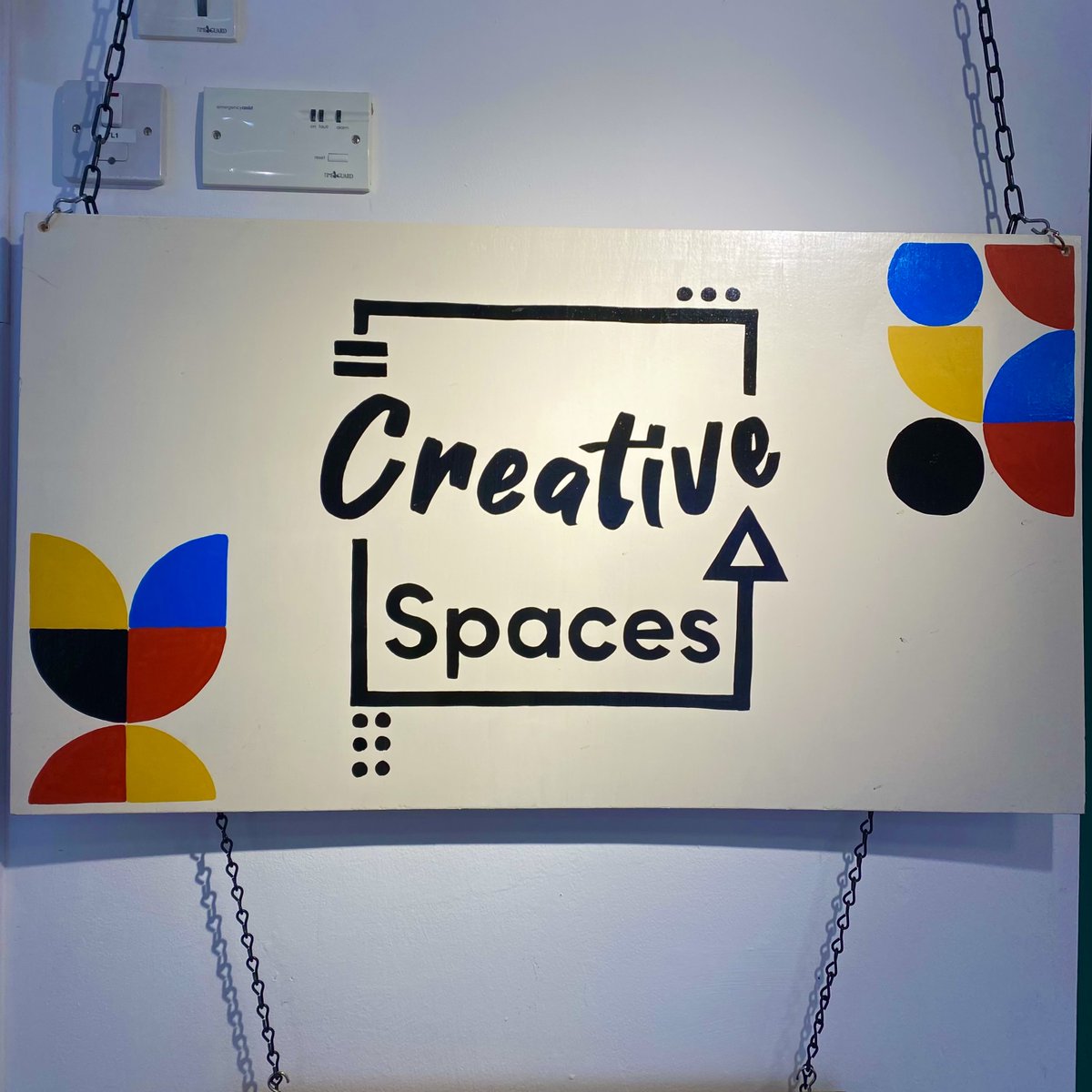 TheStovies's tweet photo. Our current #ConversingBuilding installation is a snapshot of the 22/23 @creativ_spaces team's personal projects.
Creative Spaces Associates Alice Griffin, Emma Forsyth & Morgan Love will share more about their projects at Friday's showcase. Learn more > https://t.co/zZP1E9qfQy https://t.co/E3ukVYDKoq