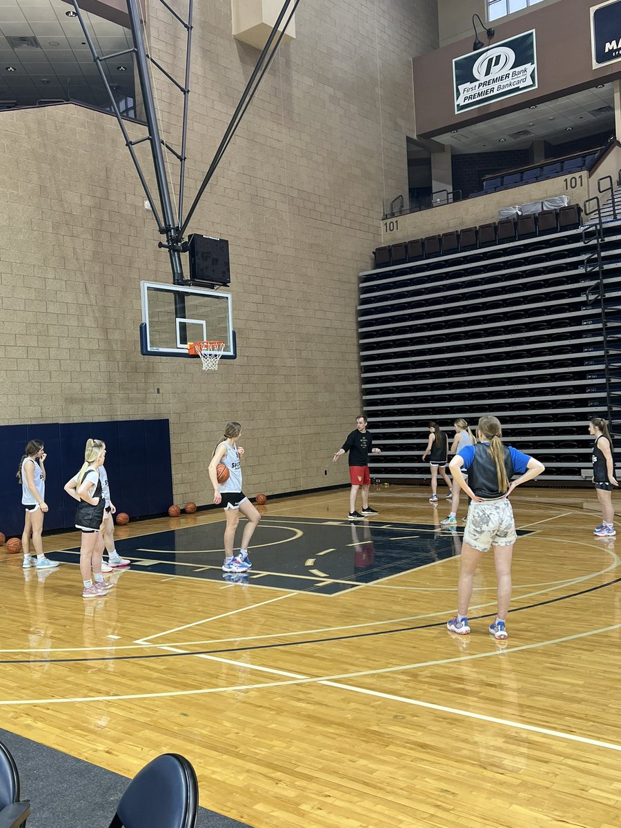 ssahoopsteams's tweet photo. 1st weekend of practices in the books! The competitive spirit has been great! Our coaching staff has been awesome - provides a ton of knowledge, passion and fire! 🔥 We’re excited to get rolling! 🏀🏀🏀 

#SanfordSports #StrongerTogether https://t.co/QnOI6FB20K