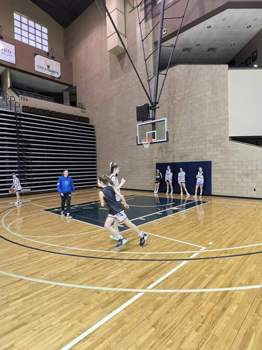 ssahoopsteams's tweet photo. 1st weekend of practices in the books! The competitive spirit has been great! Our coaching staff has been awesome - provides a ton of knowledge, passion and fire! 🔥 We’re excited to get rolling! 🏀🏀🏀 

#SanfordSports #StrongerTogether https://t.co/QnOI6FB20K