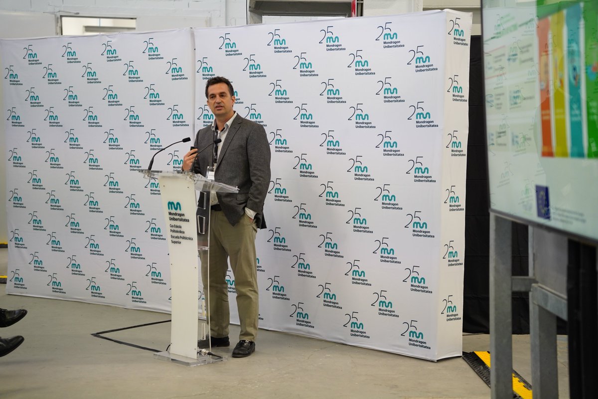 MU_gep's tweet photo. Fernando Santodomingo (responsable del proyecto europeo @FastapEU y director de Proyectos de I+D en @SiemensGamesa), nos habla ahora sobre las perspectivas de mercado de la generación eólica. 
@MUnibertsitatea https://t.co/sDEQmb0azu