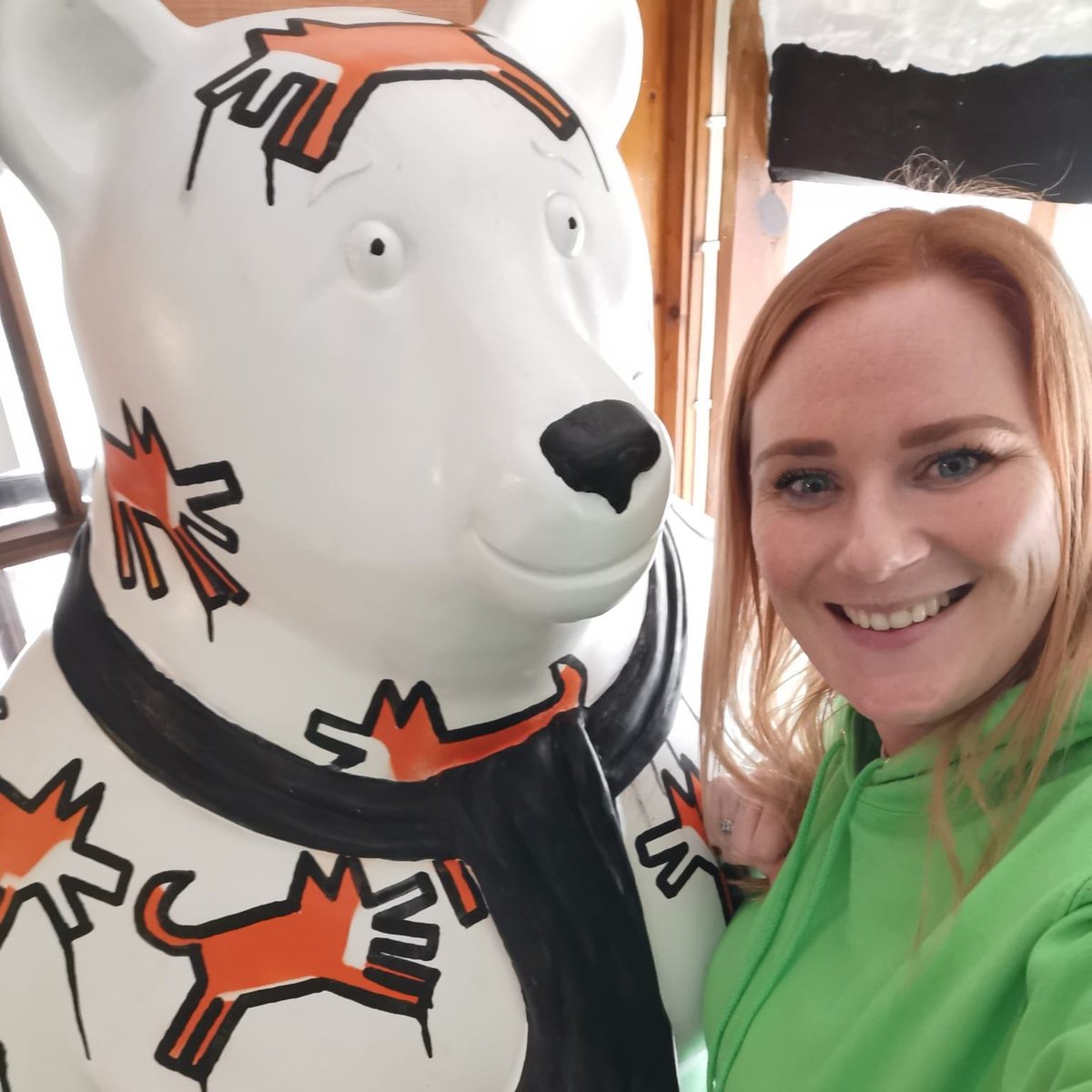 chswbearhunt's tweet image. If you go down to The Thatch today, you’re sure of a big surprise 🐻🍯 (does anyone else sing the teddy bear picnic when they read that?)

Local Legend Mau Mau painted Bear Foxes who is at The Thatch @thatchcroyde. We heard the Oven Baked Newlyn Hake is really good there!
#chsw