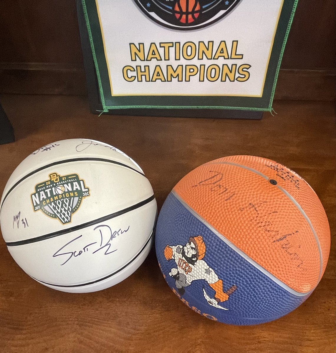dlrAteam's tweet photo. The only 2 from TX.  @UTEPMBB @BaylorMBB #MarchMadness https://t.co/ICnht6YZXT