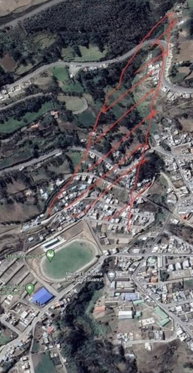 MoniVelasquezV's tweet photo. 🔴 Lo ocurrido en Alausí, es negligencia por parte de las autoridades. Y esto es grave.
Existían alertas ciudadanas desde diciembre, que no fueron atendidas.
Entre el 15 y 17 de febrero se elaboró un informe donde se preveía un gran deslizamiento, pero no se hizo nada.
Hoy lamentamos pérdidas humanas.