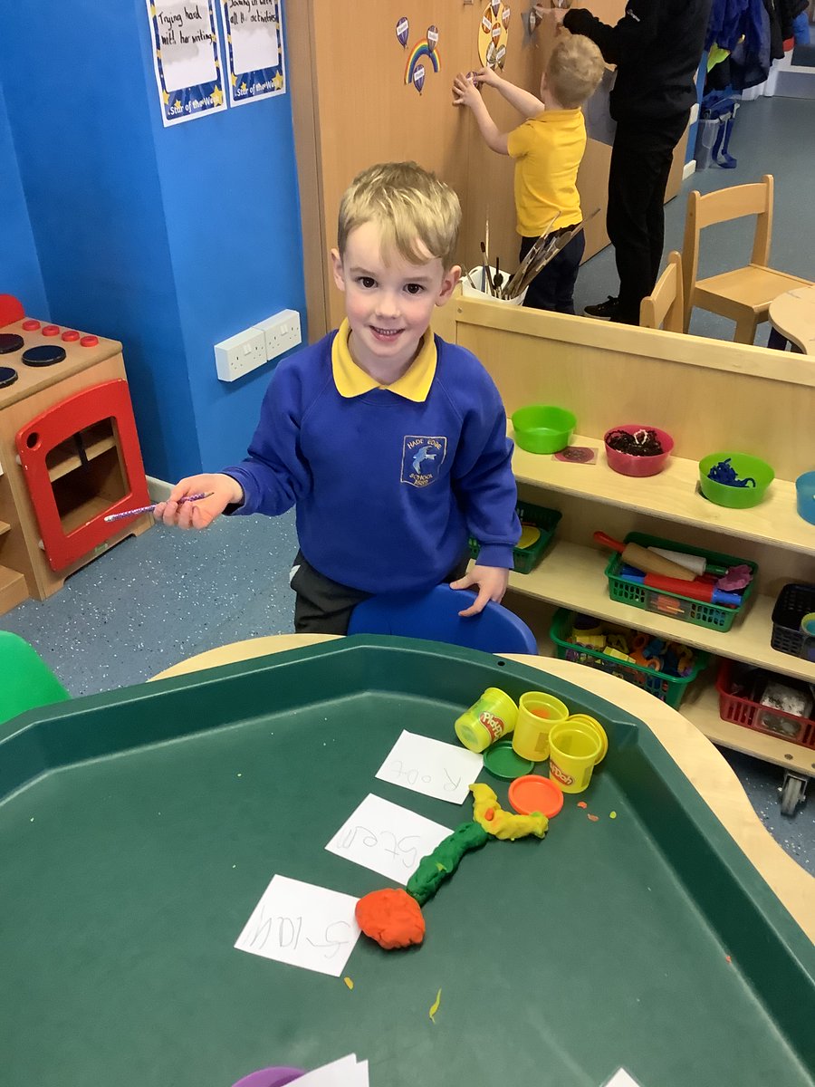 EdgeHade's tweet photo. Terrific tigers enjoyed looking at parts of a plant, exploring seeds, planting seeds and going on a walk to look for signs of spring for British science week this week #HESScience #BritishScienceWeek2023 #HESEYFS https://t.co/zikJsc0bVn