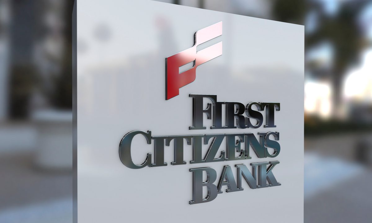 Esta mañana los #futuros están al alza, luego de conocerse que las autoridades examinan aumentar los #préstamos de emergencia a bancos en problemas. 
Por otro lado, la noticia de que First Citizens BancShares adquirió #Silicon Valley Bank brinda un respiro al sector financiero.