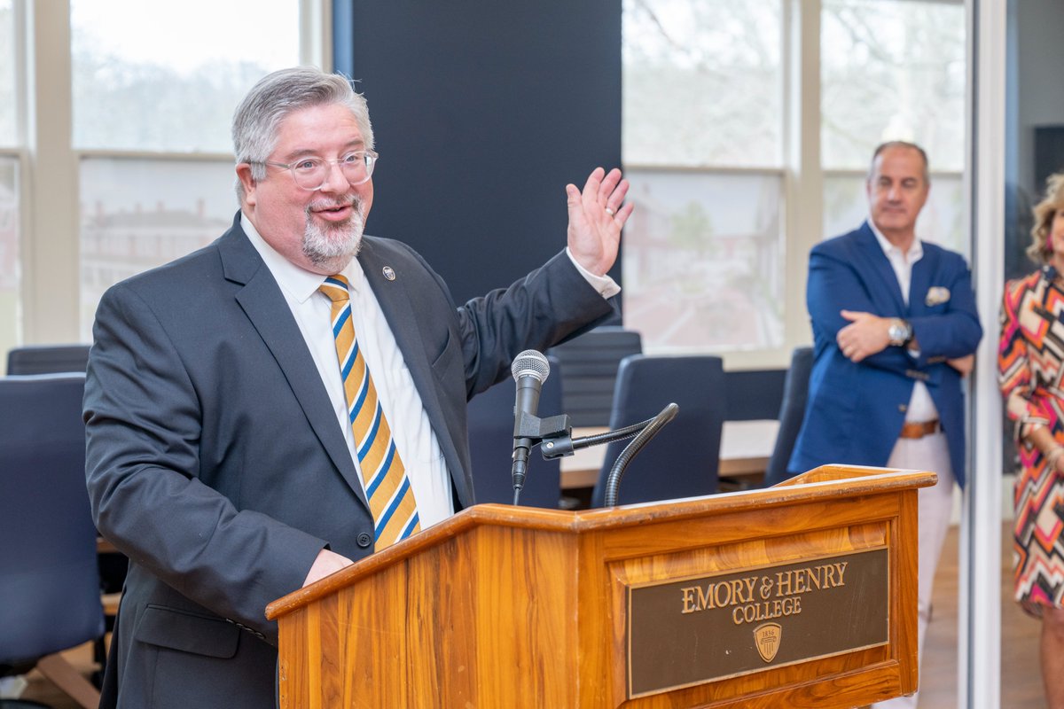 emoryhenry1836's tweet photo. E&amp;H's former President received a surprise honor in the new School of Business Building on Friday. Members of the Board of Trustees and students gathered at Carriger Hall to celebrate the naming of the board room in honor of Jake B. Schrum. #emoryandhenry
https://t.co/yBZWeB5wiD https://t.co/X9KZUX51Dp